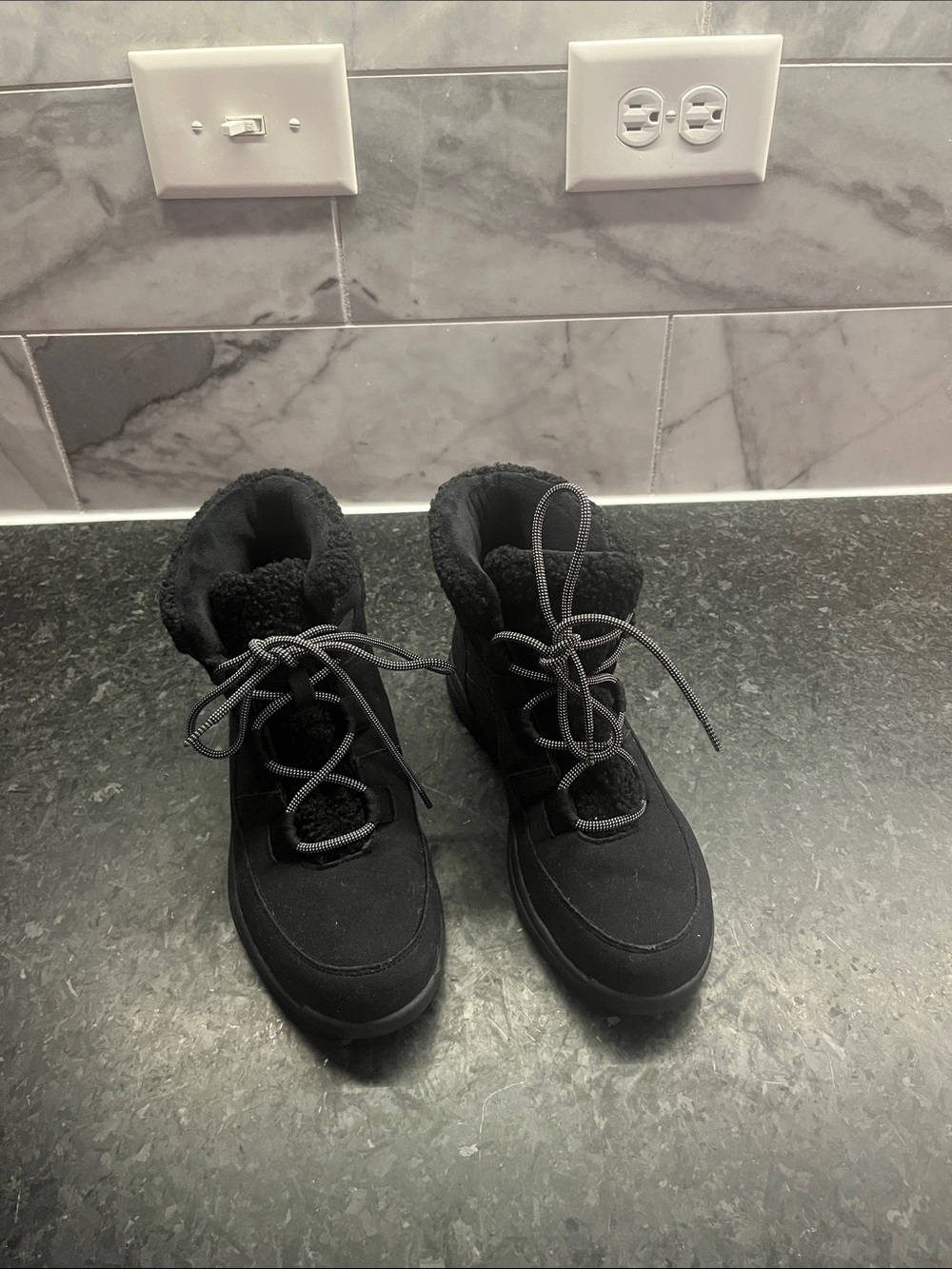 LADIES GENTLY WORN JBU FREEZE BOOTS